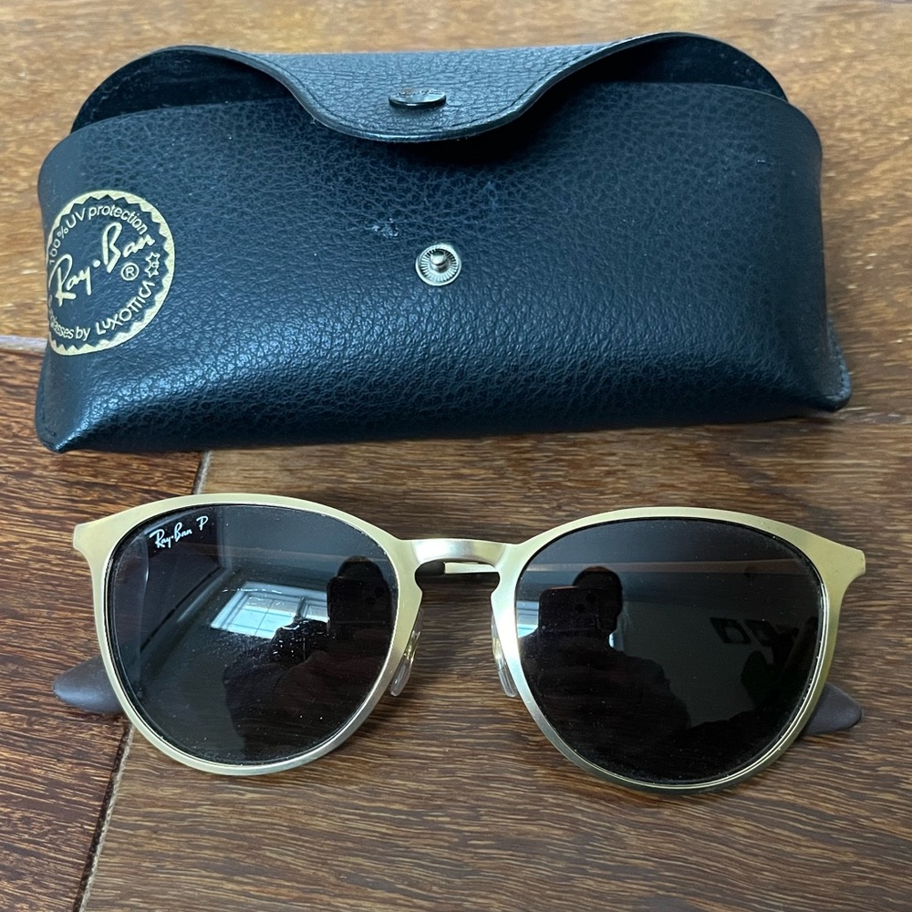 Ray Ban Gold Rim Sun Glasses